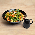 Rocca salad with chicken and fried cheese